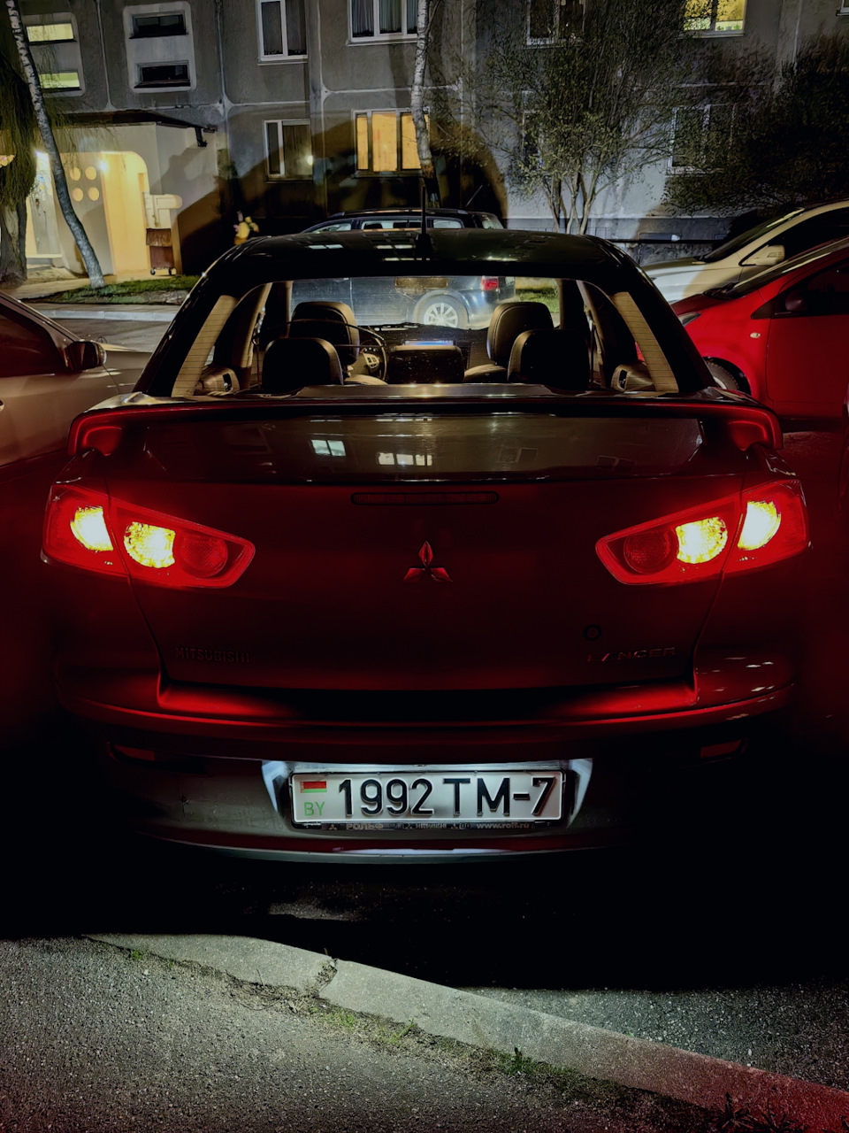Замена ламп подсветки номера. Лансер 10. — Mitsubishi Lancer X, 2 л ...