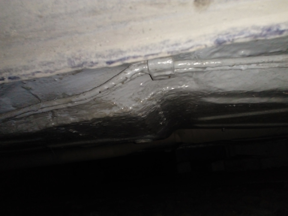 Обработка днища снаружи и внутри. — Opel Ascona C, 1,6 л, 1988 года ...