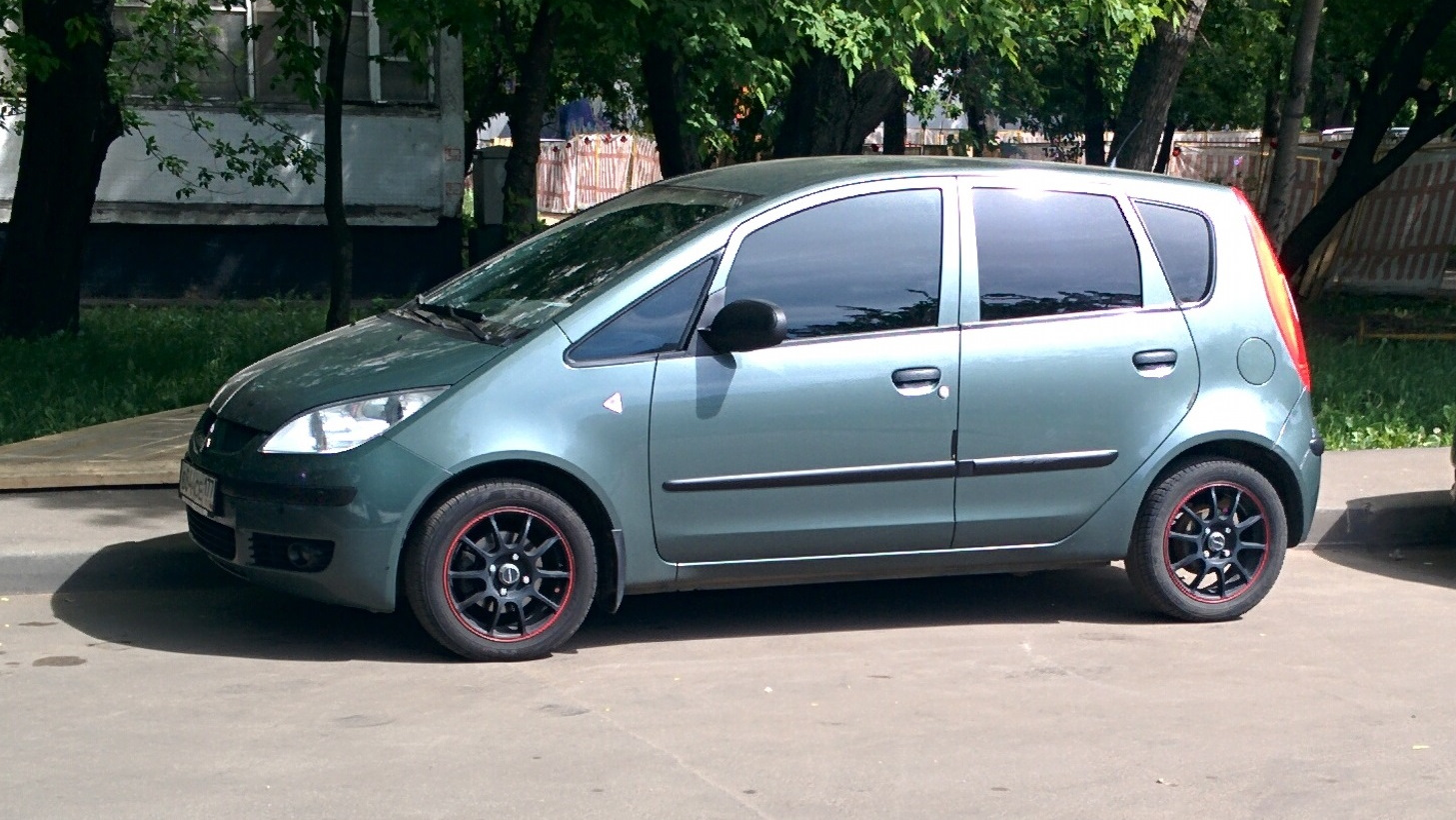 Mitsubishi colt 2007 год. Митсубиси Кольт 2007 1.3. Диски r16 Mitsubishi Colt. Кольт на 17 дисках. Винил на Митсубиси Кольт.