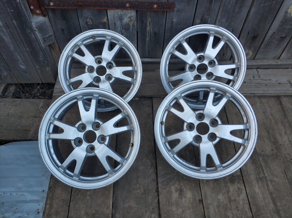 Литые диски Toyota 6Jx15 ET45 5x100 на Toyota Prius (20), Toyota Prius ...