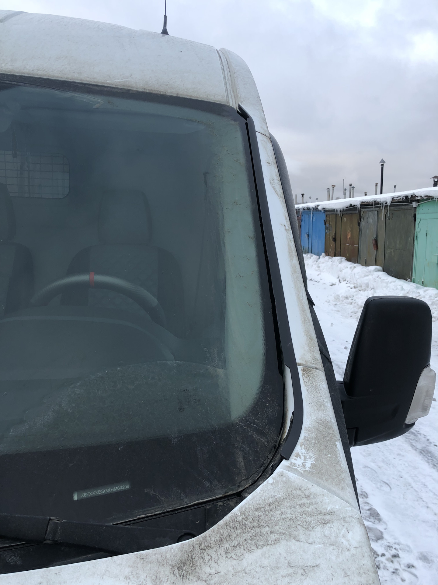 Дефлекторы лобового стекла или даёшь чистые боковые стекла! — Ford ...