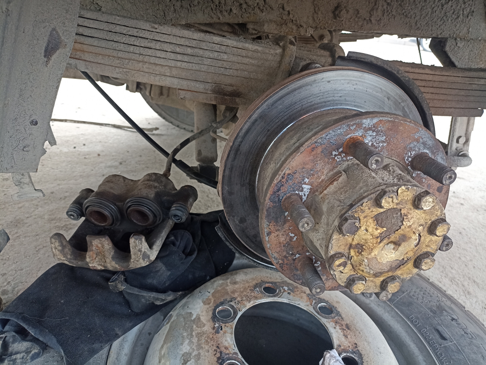 Лопнул левый трос ручника. ЗАМЕНА — Iveco Daily (3G), 2,8 л, 2001 года ...