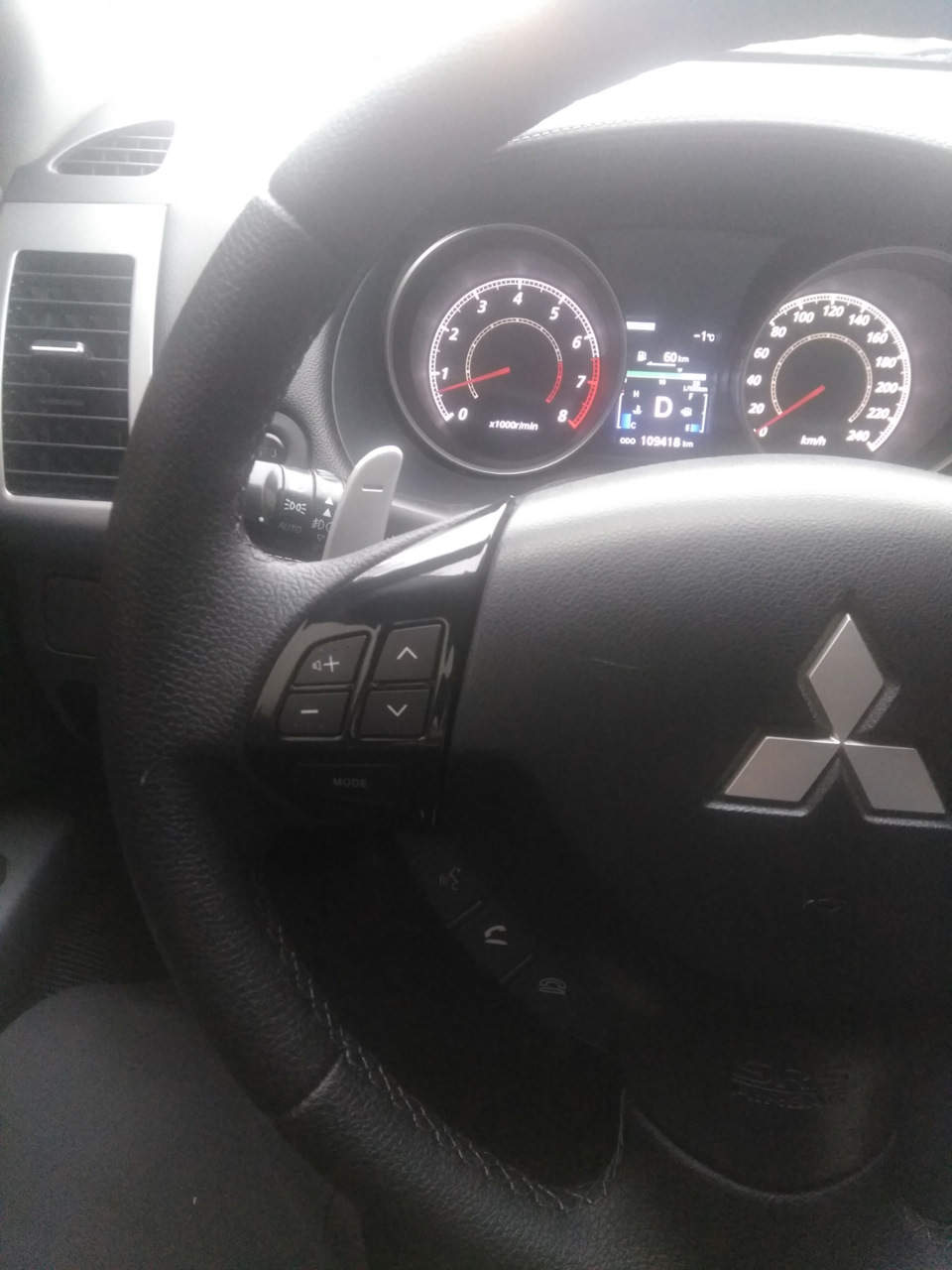 Кнопки круиза — Mitsubishi Outlander XL, 2 л, 2010 года | аксессуары ...