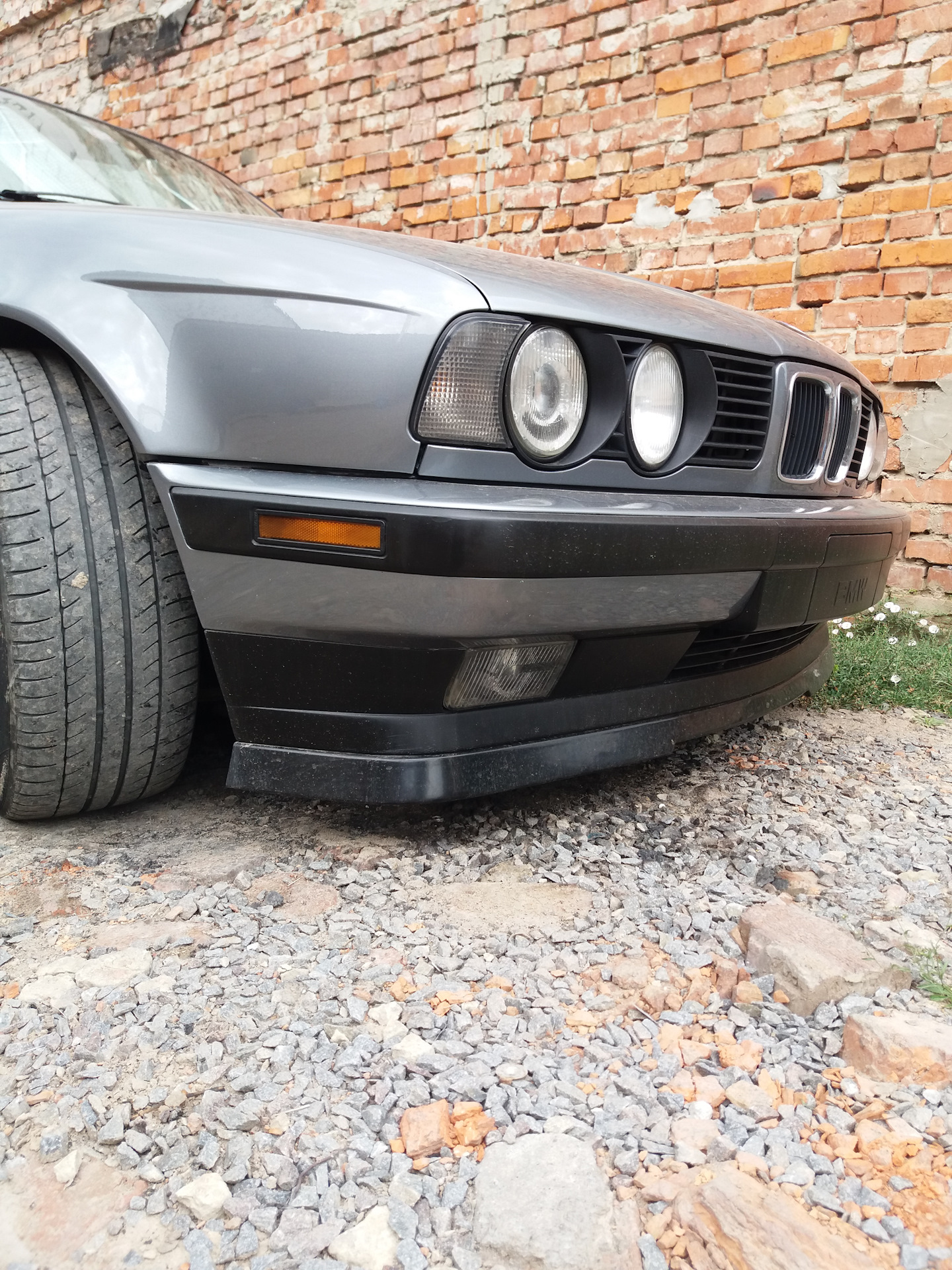 Бампер е34. БМВ е34 губа на бампер. BMW e34 губа м тех. Передний бампер Альпина БМВ е34. Губа Alpina БМВ е34.