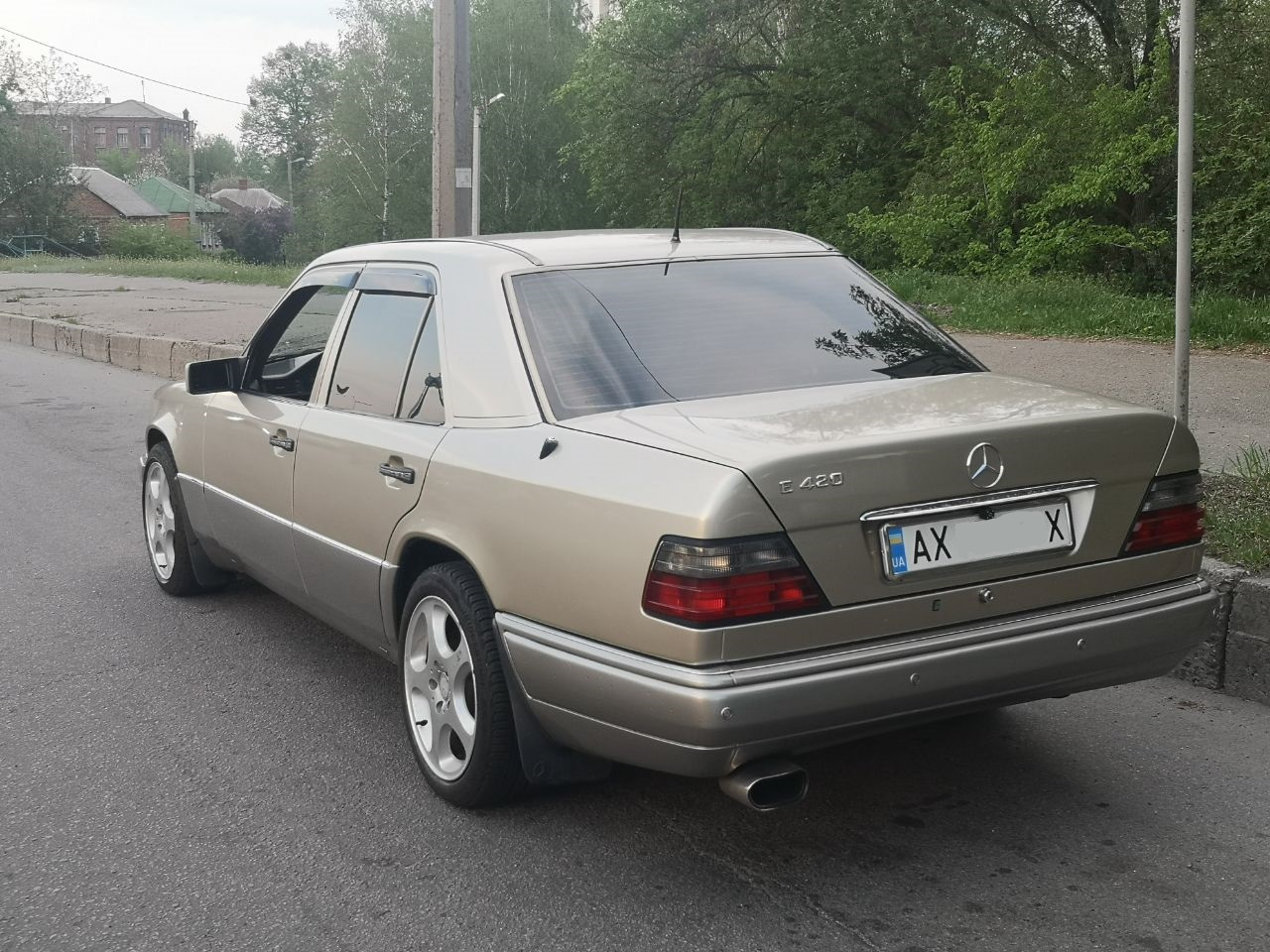 Mercedes w124 серебристый