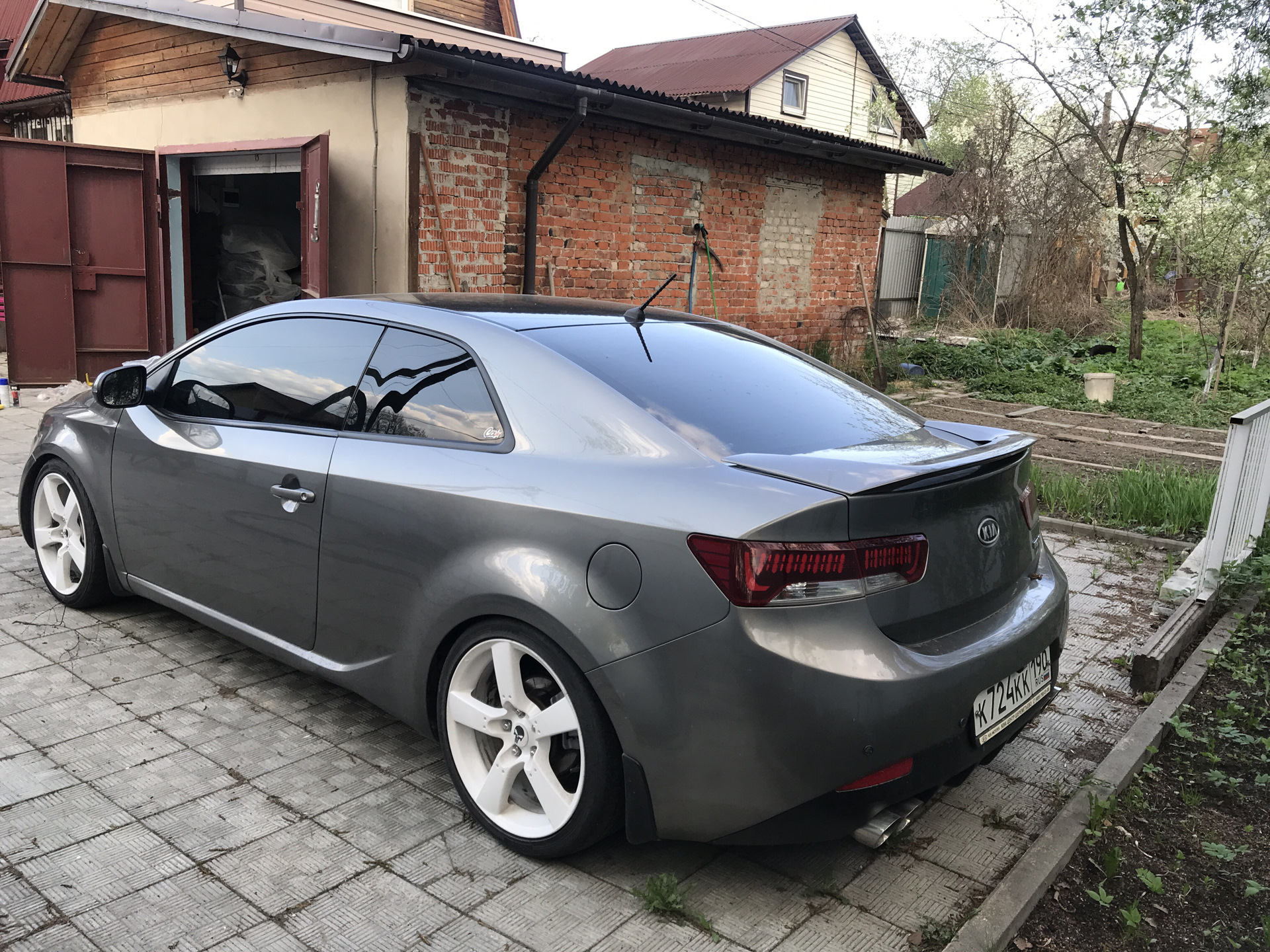 Kia Cerato в матовой пленке