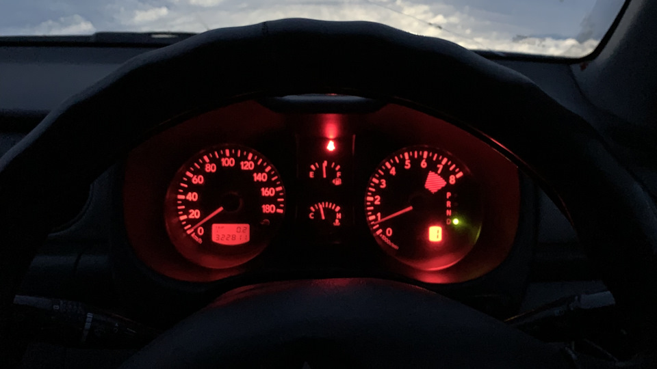 Замена лампочек в панели приборов — Mitsubishi Airtrek, 2 л, 2001 года ...