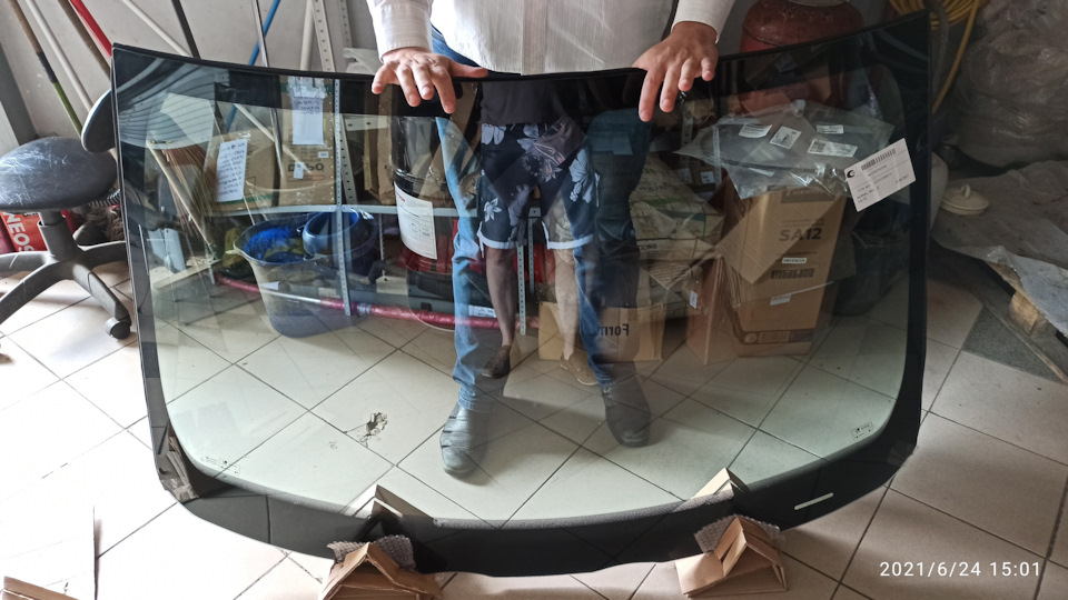 Замена лобового стекла — Volvo V50, 2,4 л, 2008 года | расходники | DRIVE2