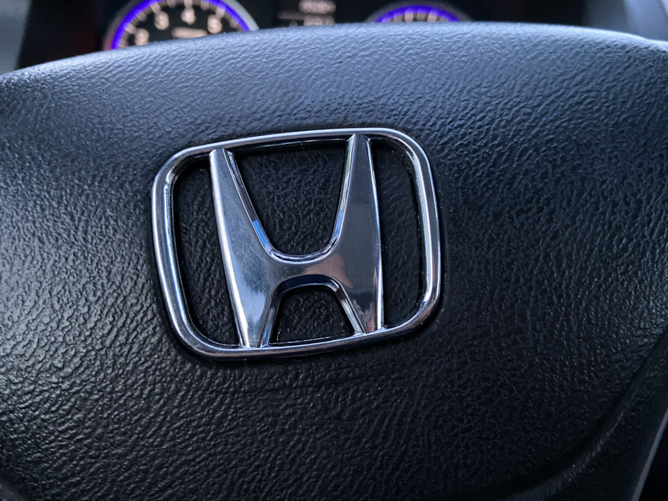 Обтянул руль и ручку АКПП, плюс новый значок "Honda" на руле — Honda CR ...