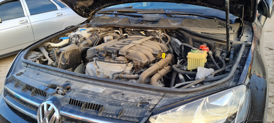 Уплотнительная резинка — Volkswagen Touareg (2G), 3,6 л., 2010 года ...
