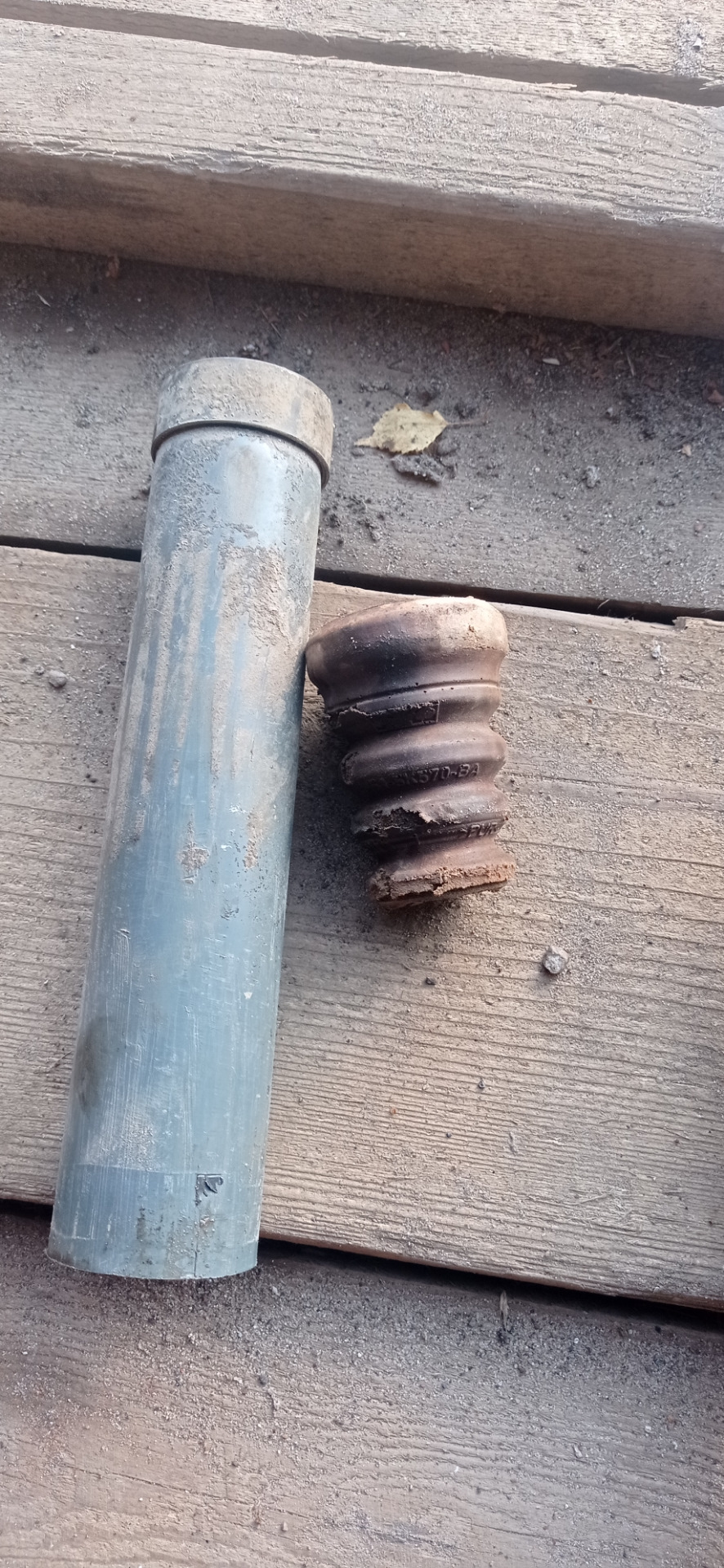 Отбойники задних амортизаторов — Ford Focus Sedan II, 1,6 л, 2007 года ...