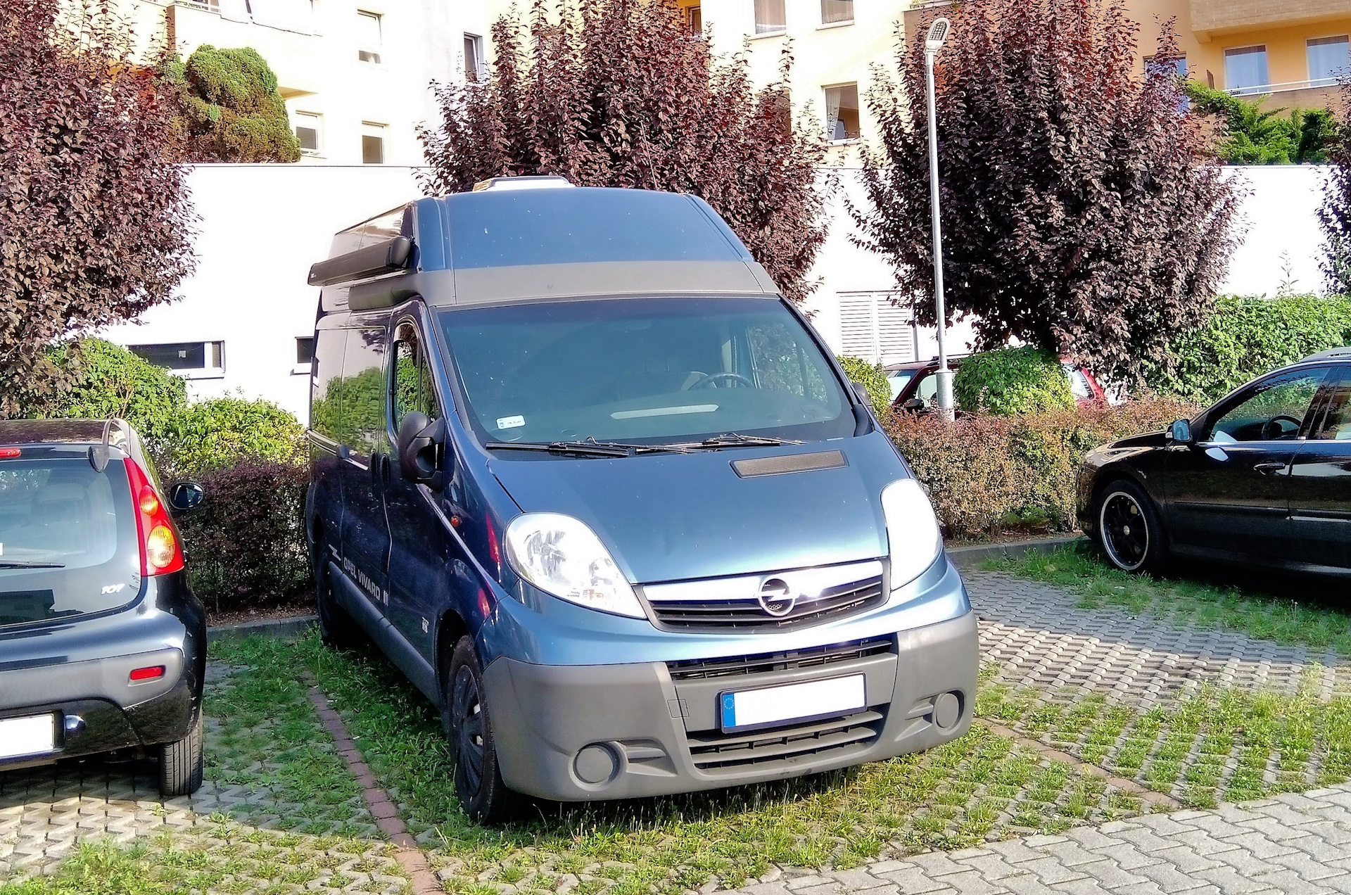 Постройка автодома из фургона. Часть 6. Маркиза, люк в крыше и полы. — Opel  Vivaro (1G), 2,5 л, 2008 года | своими руками | DRIVE2