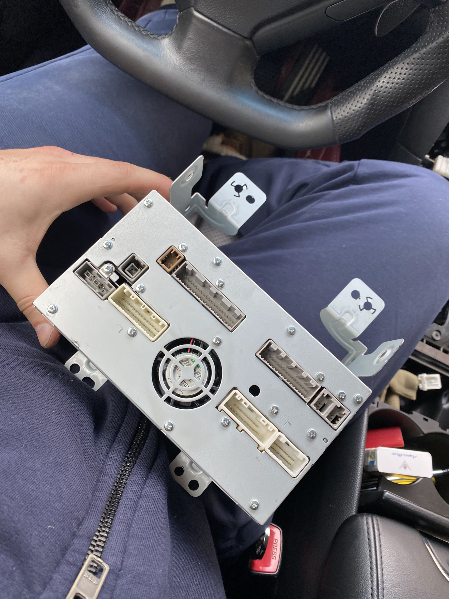 Установка преобразователя kicx hl380 для подключения саба — Infiniti ...