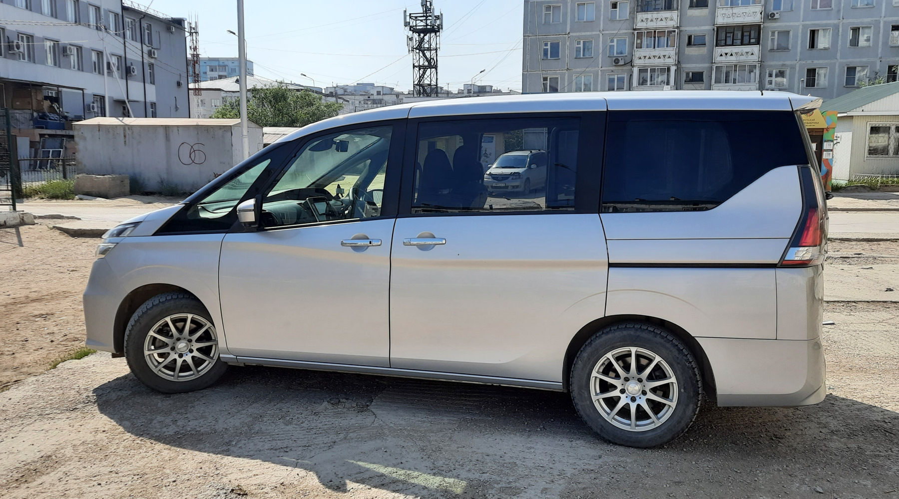 Nissan Serena Impul