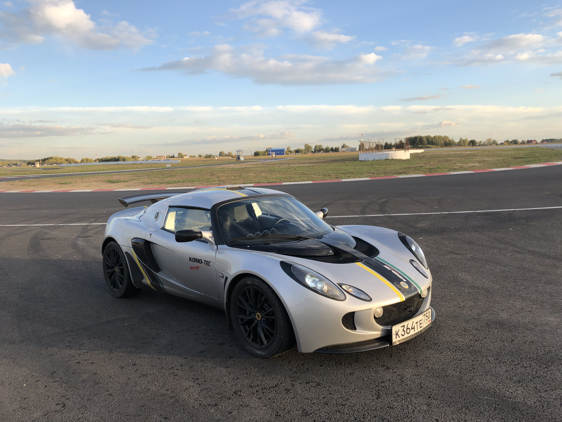 Lotus exige с пейзажем