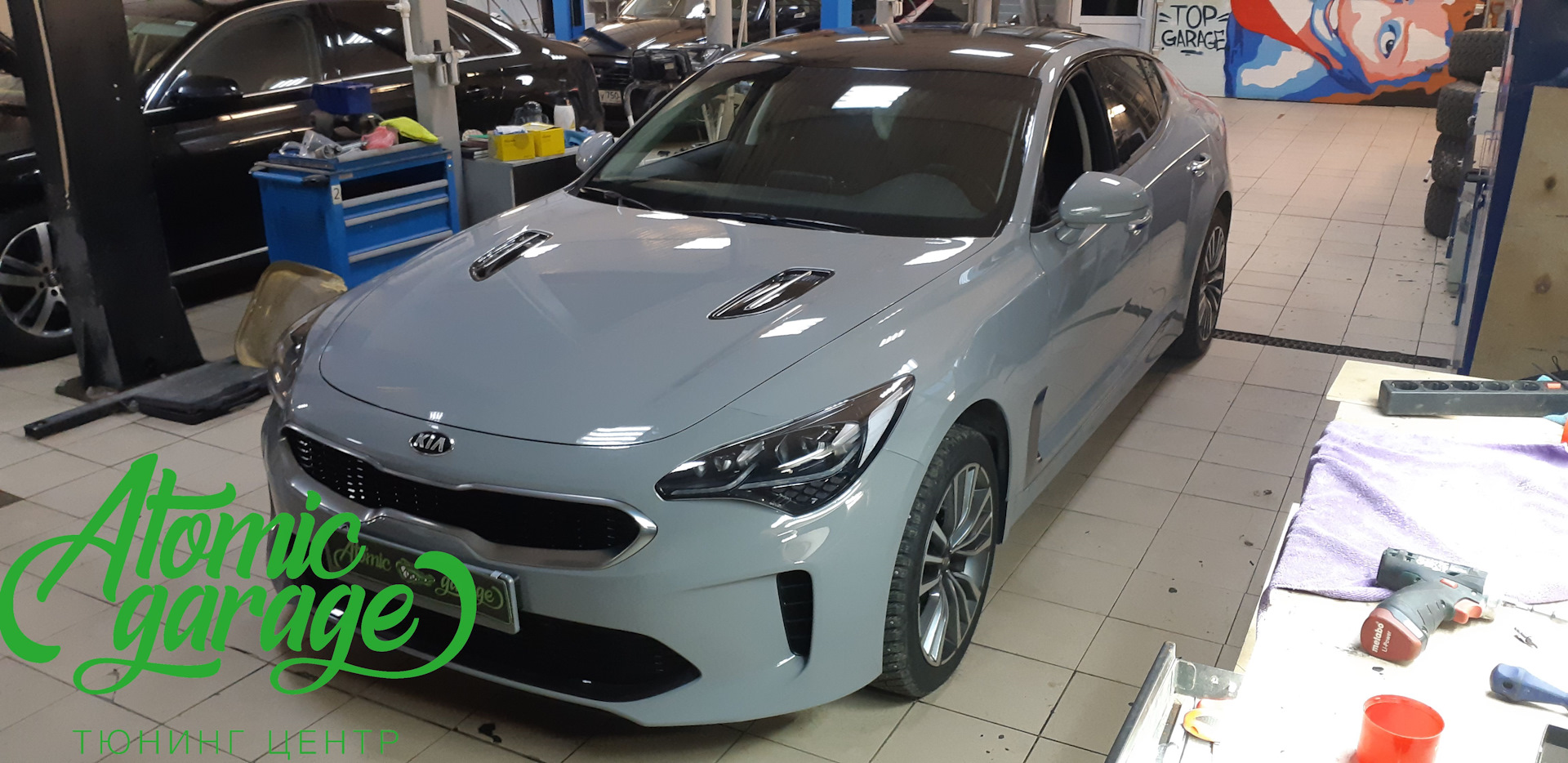 Kia Stinger серый матовый