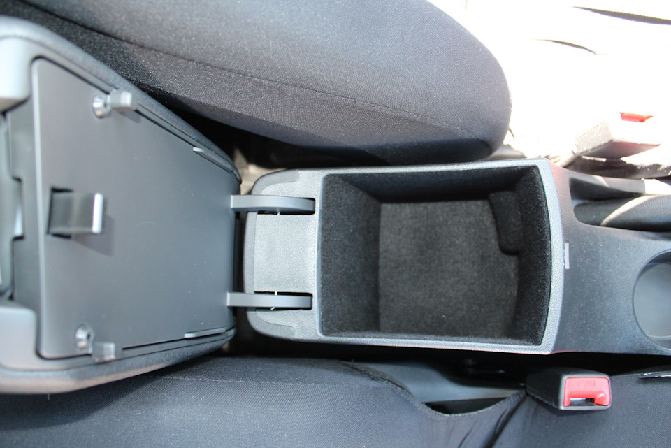 Киа Рио 4/X-line (KIA Rio FB 2017/2019) обшивка штатного подлокотника ...