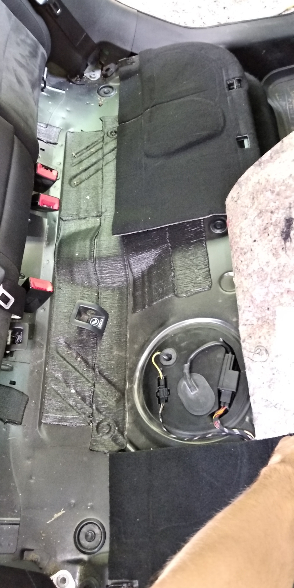 #46 Чистка сеточки бензонасоса — Volkswagen Golf Mk6, 1,4 л, 2010 года ...