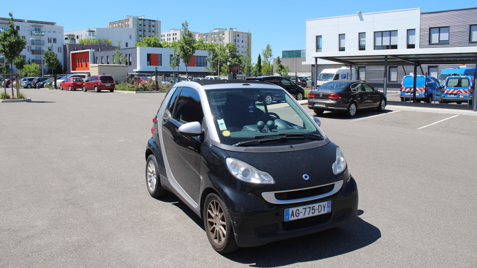 Подменным автомобилем оказался малыш Smart Fortwo 2007-2014 годов выпуска. — Audi A4 (B9)