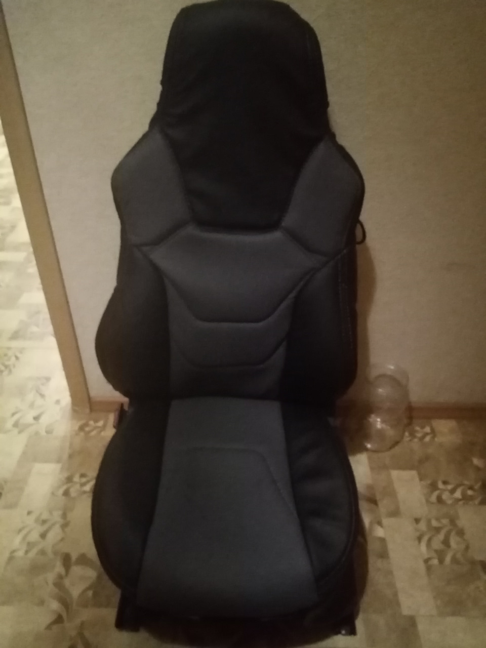 Одела перед в чехлы рекаро. — Volkswagen Fox, 1,4 л, 2008 года ...