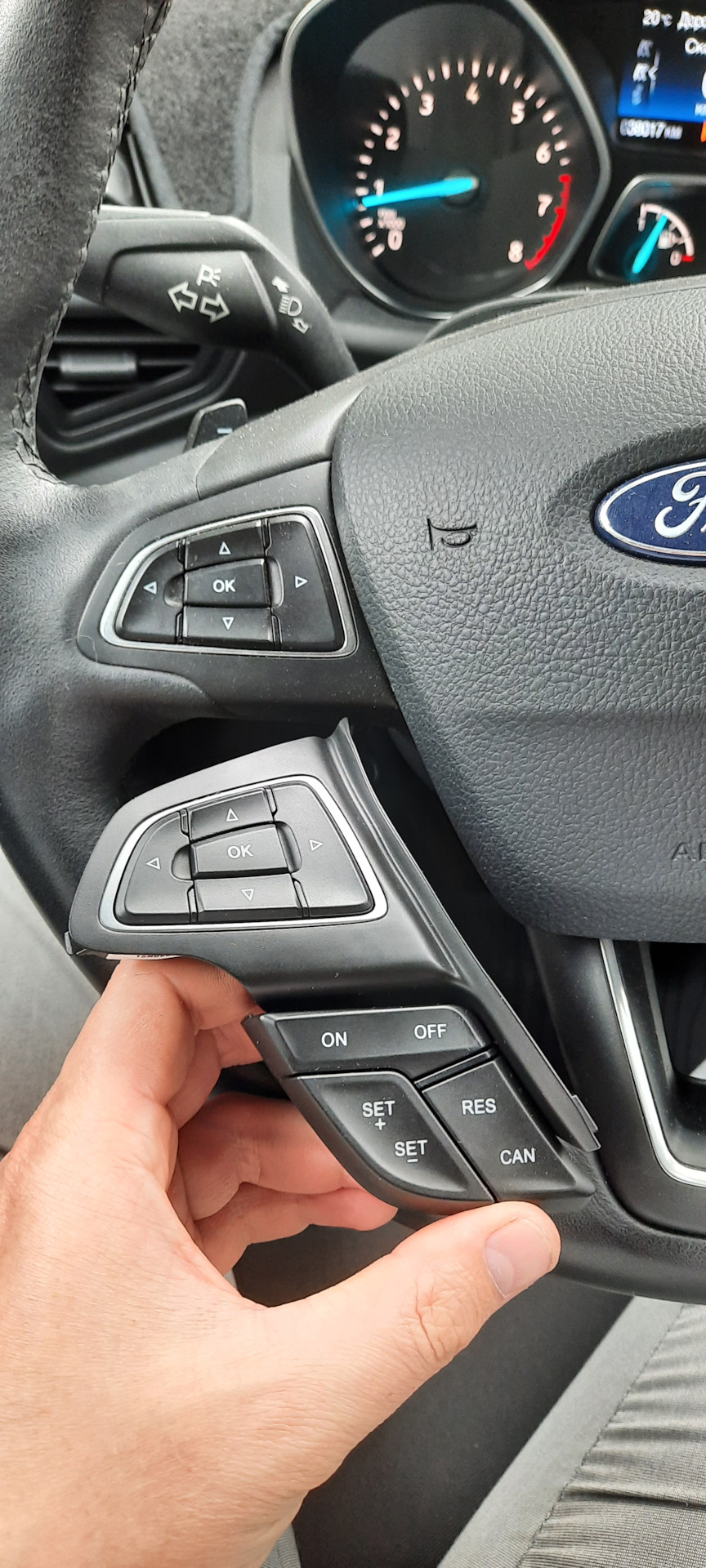 Круиз куга 2. Круиз-контроль Ford Kuga 2. Кнопки круиз контроля Форд Куга 2. Круиз контроль Куга 2.5. Кнопки круиз контроля Куга 2017.