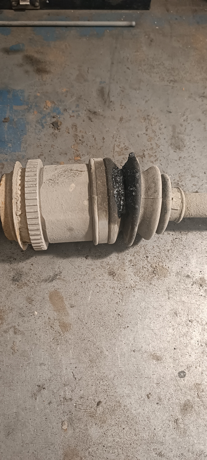 Замена пыльника наружней гранаты и замена заднего левого подшипника ...