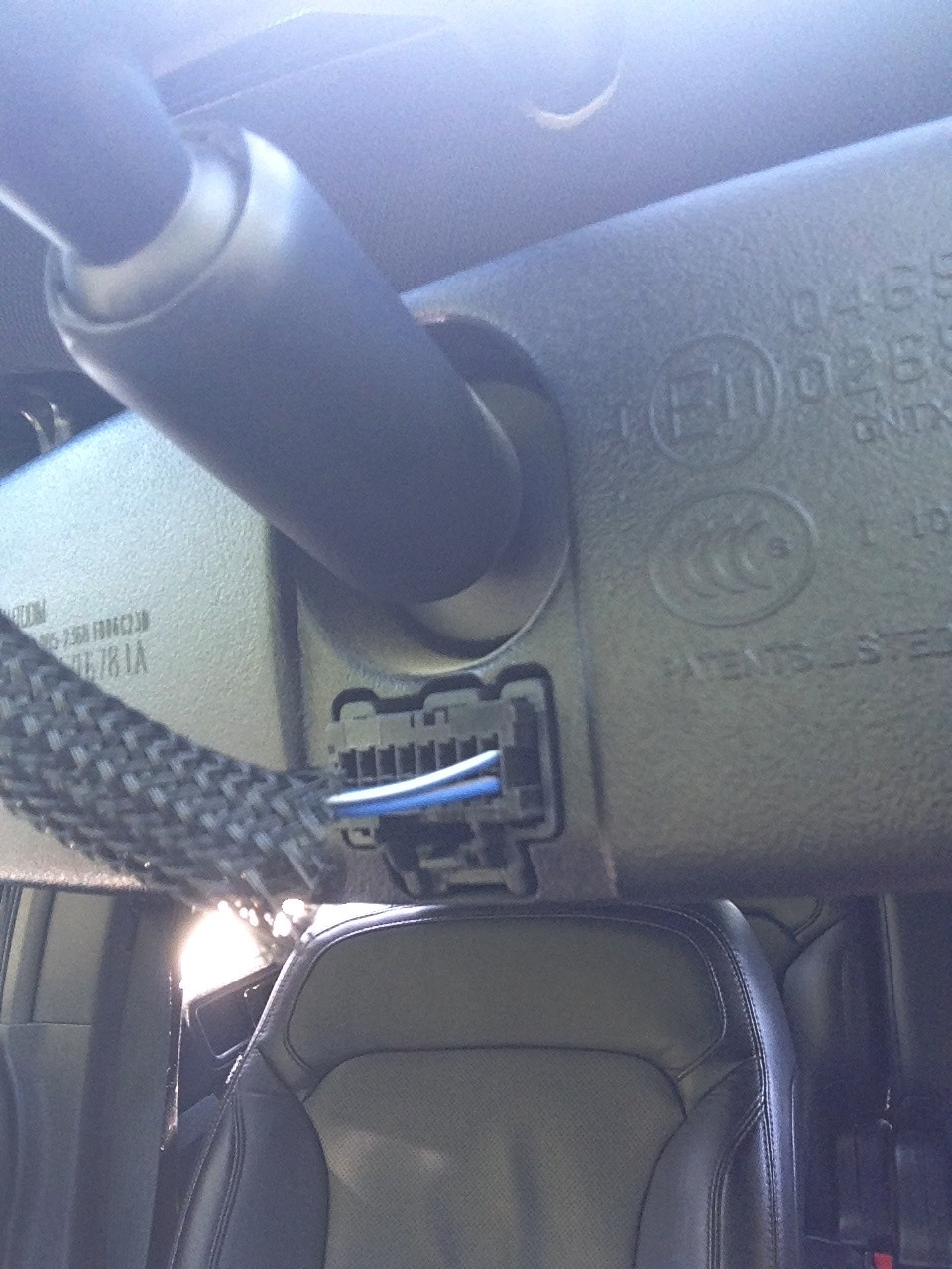 Зеркало заднего вида. Провода с потолка — Ford Explorer (5G), 3,5 л ...