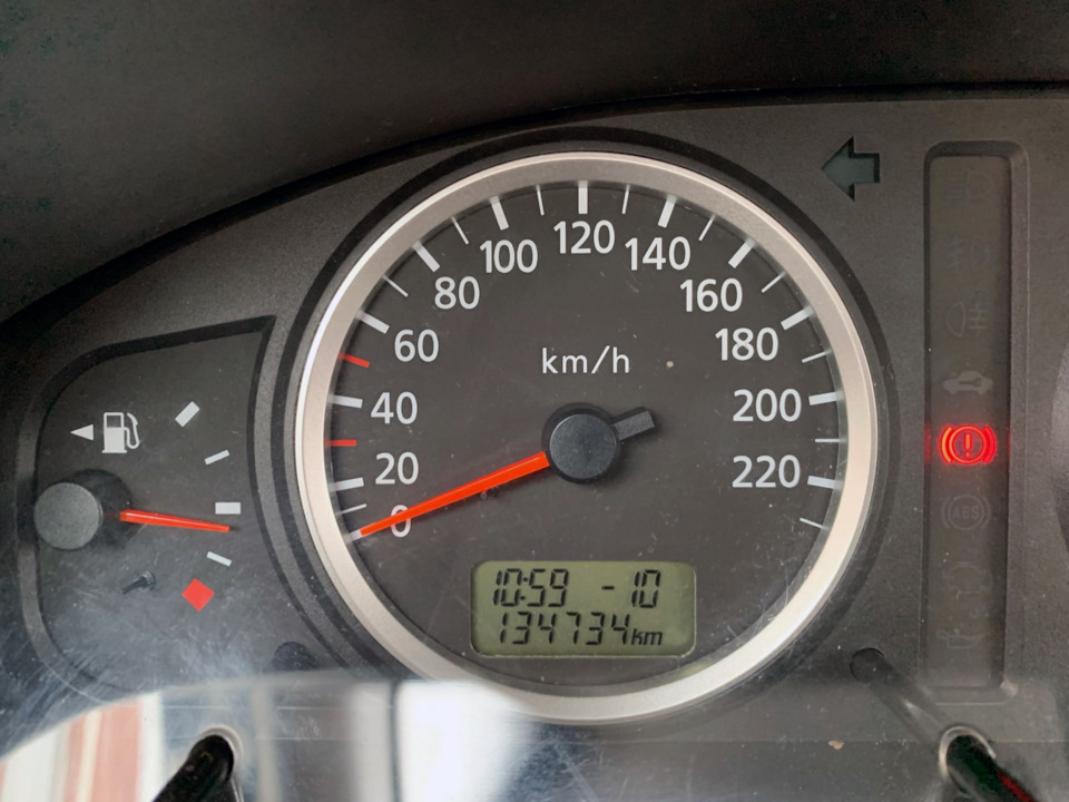 Замена левой шаровой опоры — Nissan Almera II (N16), 1,5 л, 2005 года ...