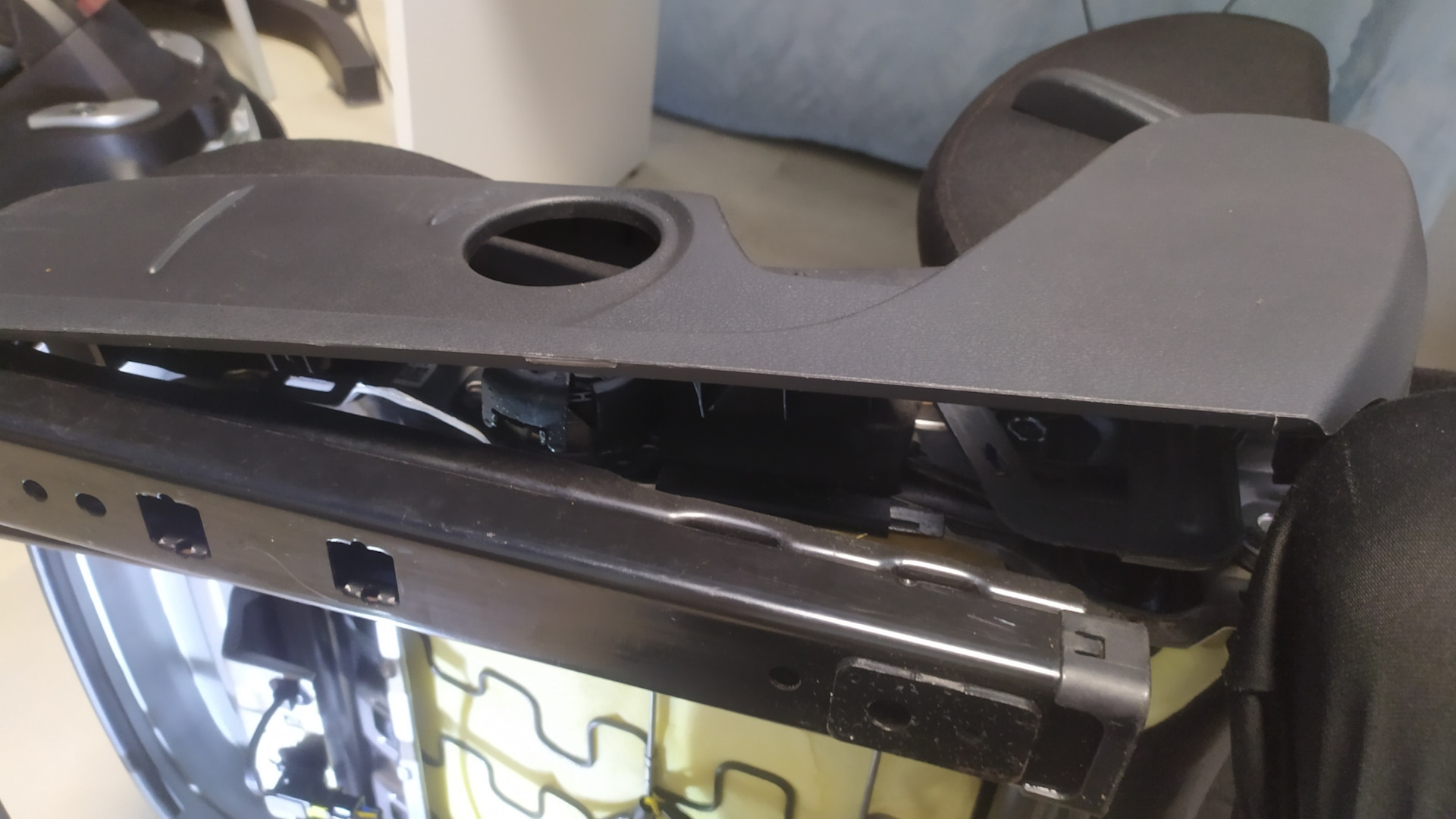 Лада Веста — Ремонт подогрева сидений — Lada Vesta (1G), 1,6 л, 2016 ...