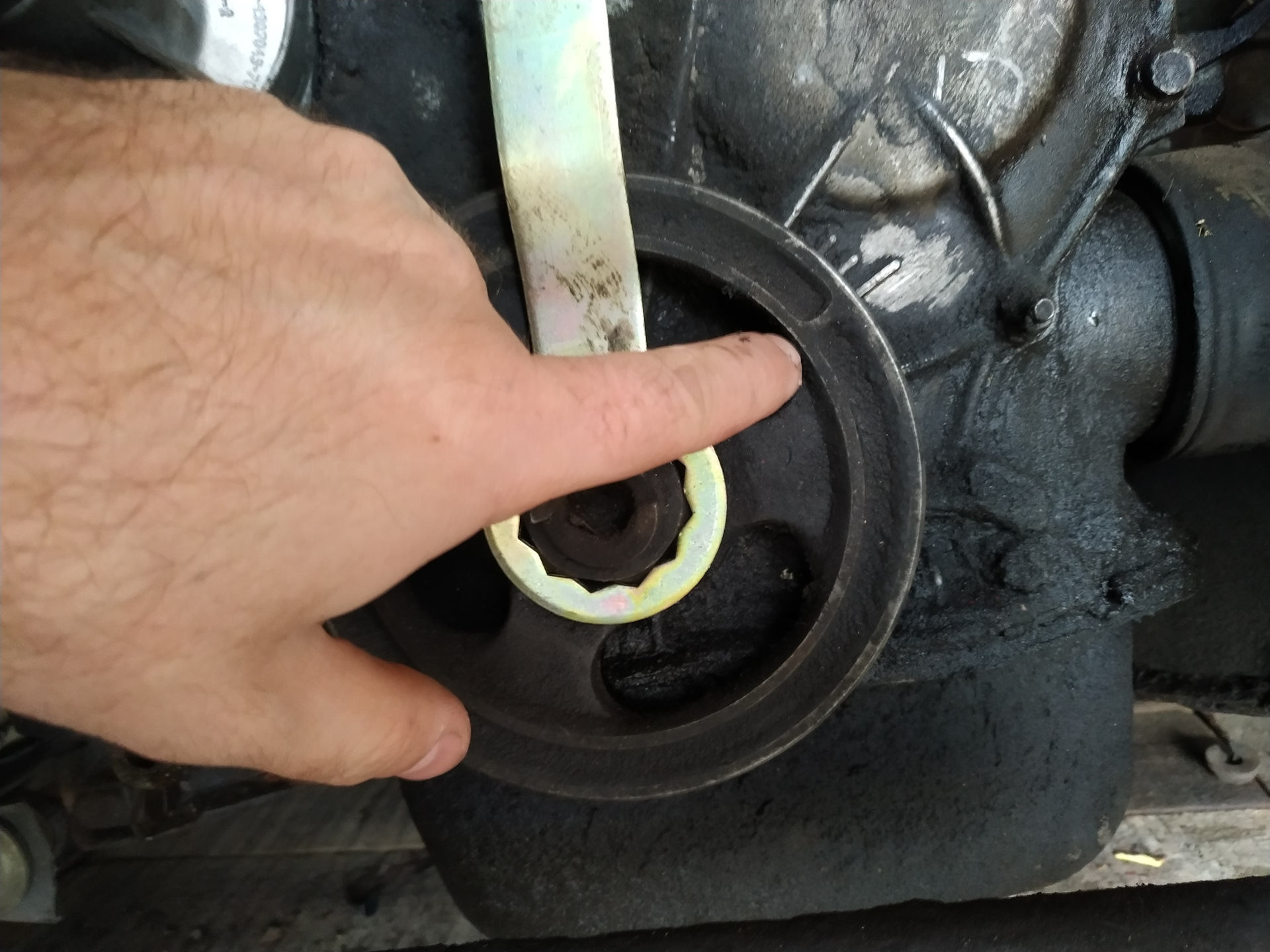 Регулировка угла опережения зажигания 21213. Зажигание ваз 2101 по меткам. Как выставить зажигание 2103. Выставить зажигание ваз 2107 карбюратор электронное. Как выставить зажигание 2103.