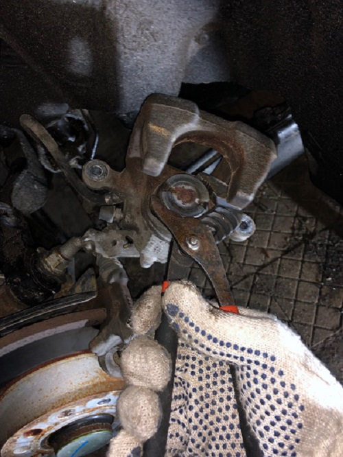 Замена колодок передние задние (механический ручник) — Volkswagen ...