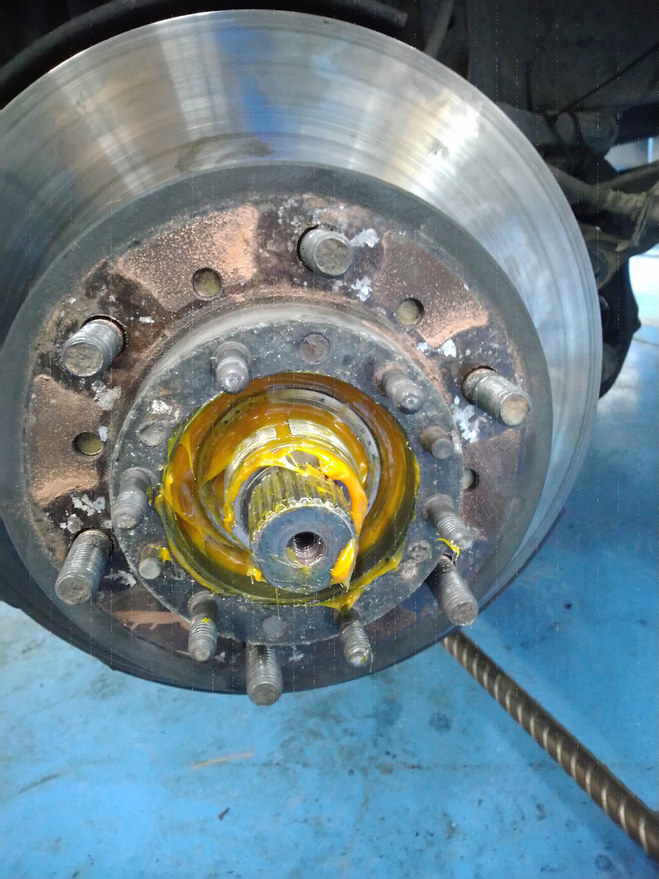 и сажаем его на место — Toyota Hilux Surf (2G)