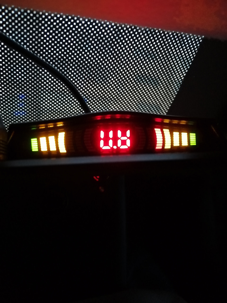 Перед установкой выявил косяк в дисплее. Не горят верхние светодиоды в цифрах. Менять не поехал оставил так. Информация понятна. — Hyundai Creta (1G)