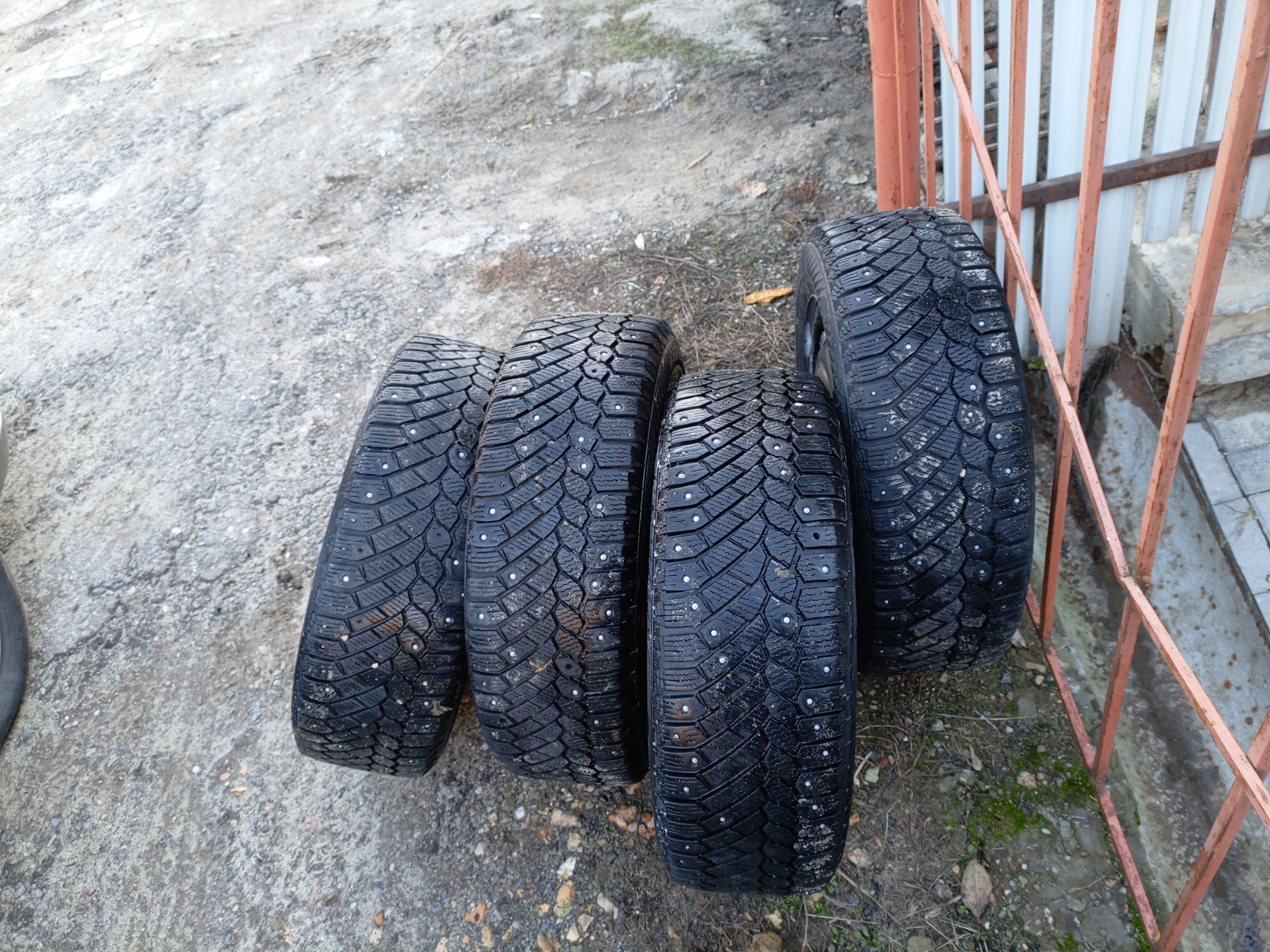 Дошиповка зимних шин — Volkswagen Polo Sedan, 1,6 л, 2018 года | шины ...