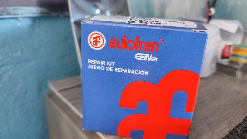 Подклинивает задний тормозной суппорт — Daewoo Leganza, 2 л, 1998 года ...