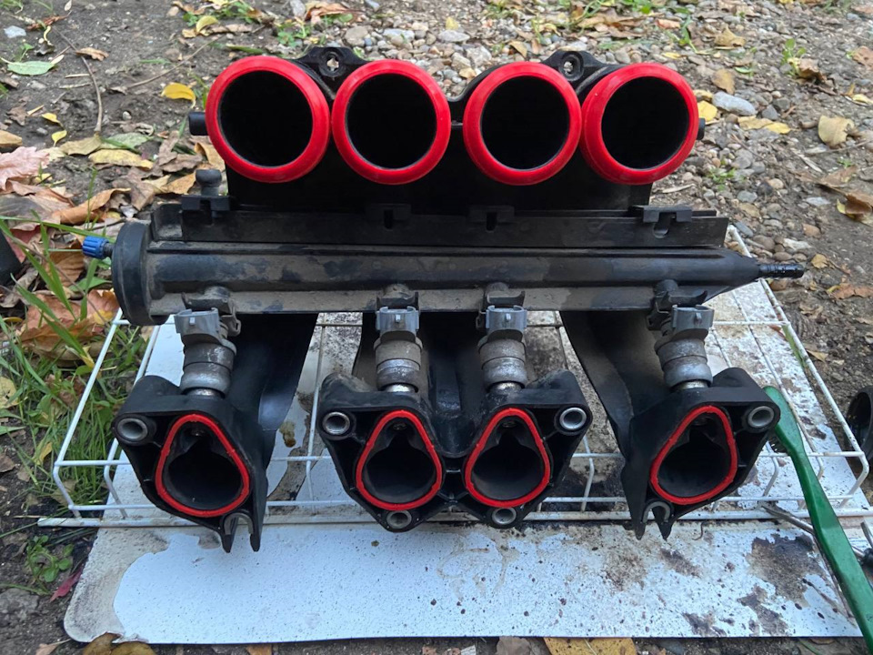 Помытая часть коллектора с новыми прокладками — Volkswagen Golf Plus