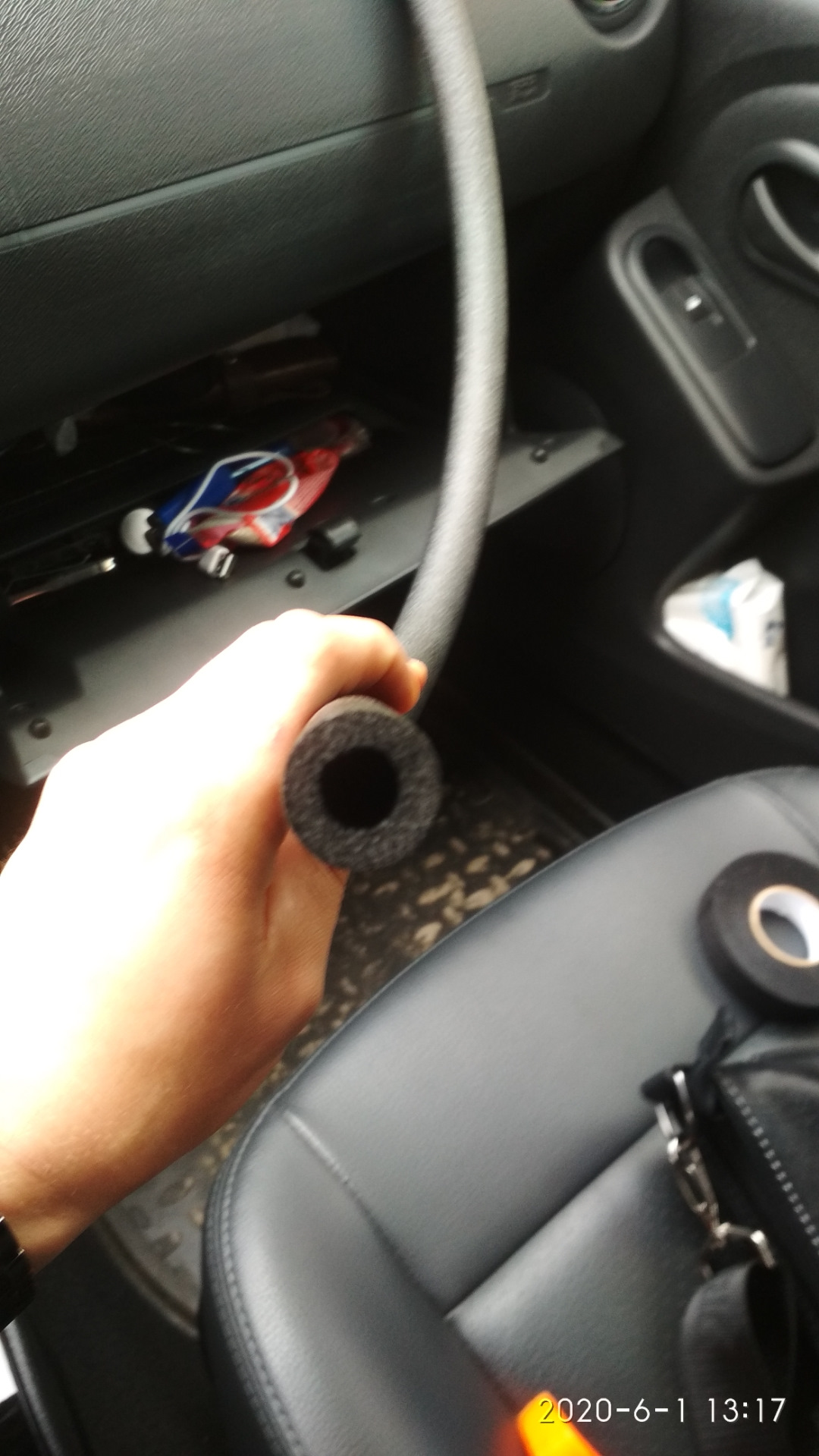 Скрип воздуховода дастер. Скрипит дастер. Педаль сцепления рено логан 1. Скрипит дастер. Дребезжание в колонках.