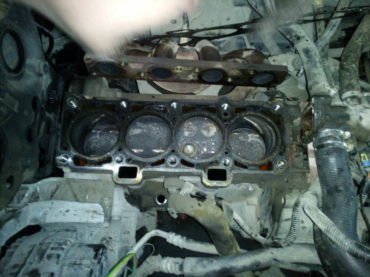 Двигатель рено гнет клапана. Приора универсал 2011 года 16 клапан гнет клапана. Двигатель Гетц 1,3 загнуло клапана. Гнутые клапана на приоре 16 клапанов. Загнуло клапана на приоре.