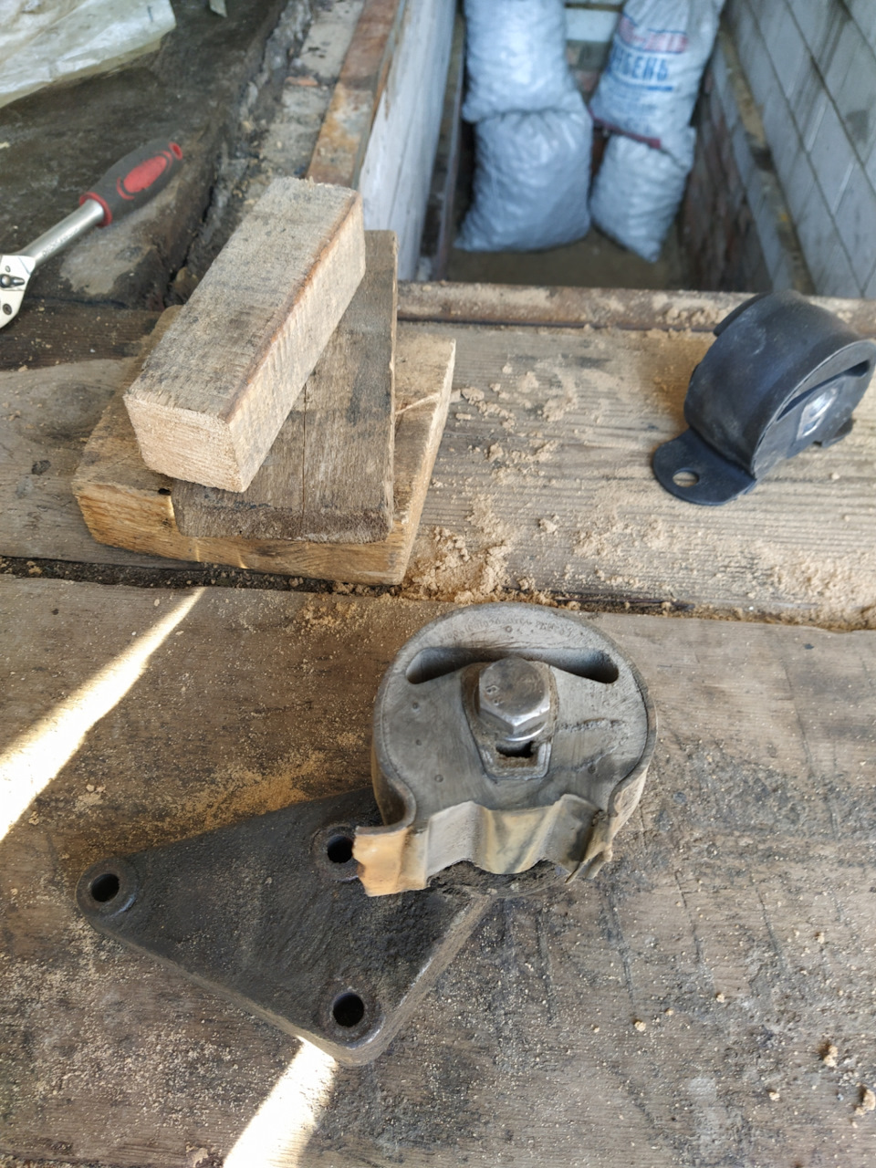 Замена опор двигателя — УАЗ Patriot, 2,7 л, 2010 года | запчасти | DRIVE2