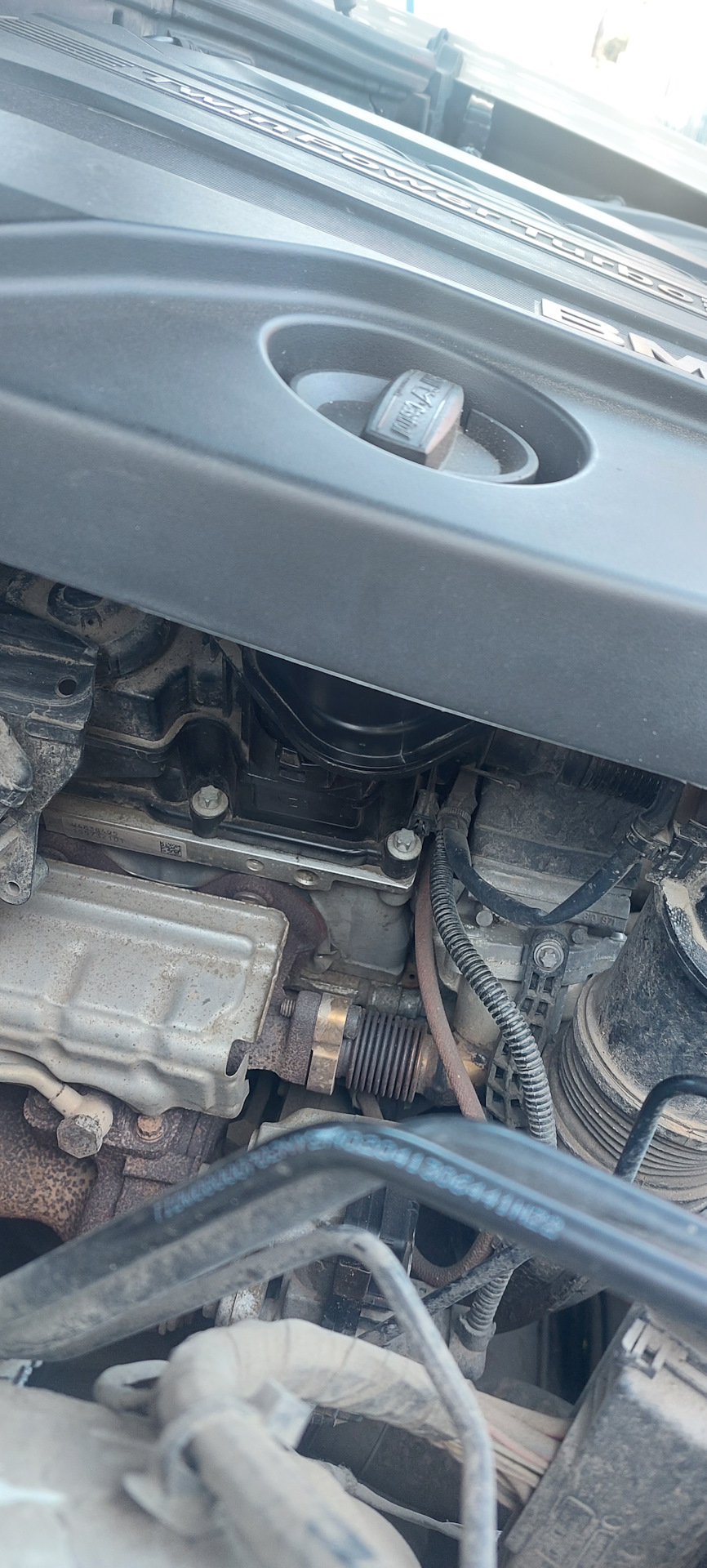 Замена прокладки масло заливной горловины — BMW X3 (F25), 2 л, 2013 ...