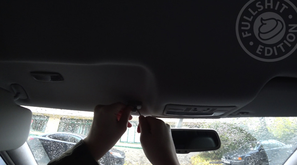 Снятие крышки (заглушки) кронштейна солнцезащитного козырька ...