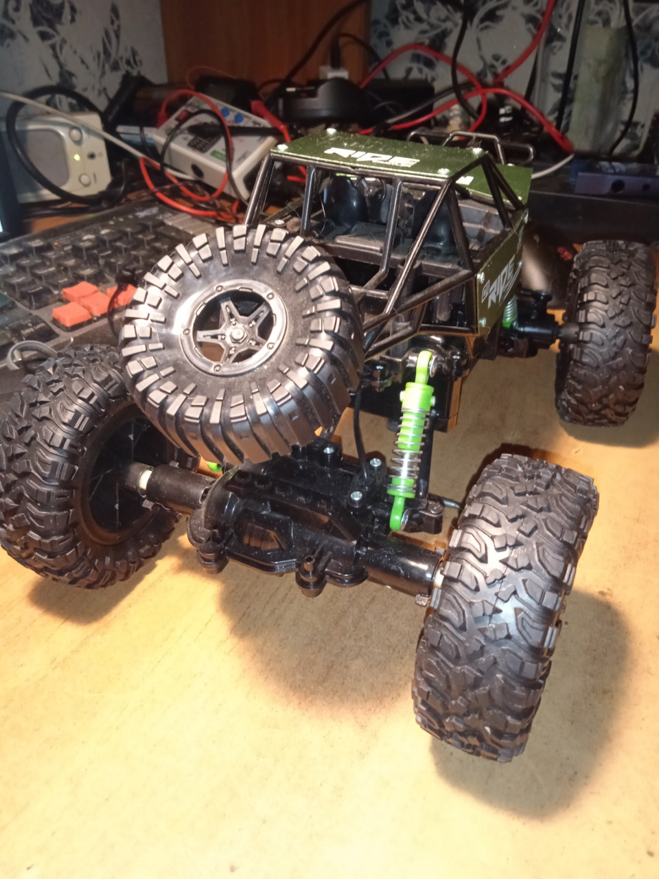 Внедорожник Beboy Дорожный герой Ride Crawler (IT105322/IT105323) 1:14 —  DRIVE2