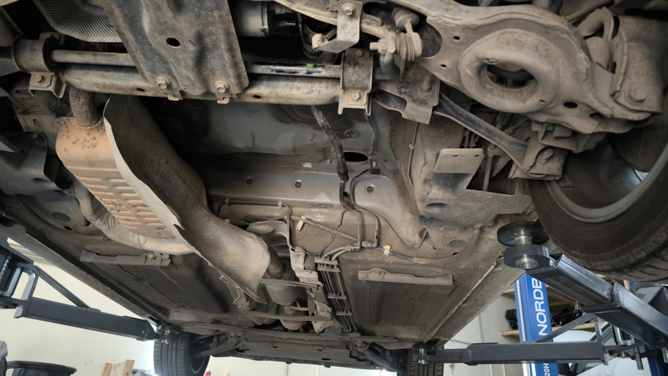 Замена топливного насоса — Mazda 3 (1G) BK, 2 л, 2006 года | визит на ...