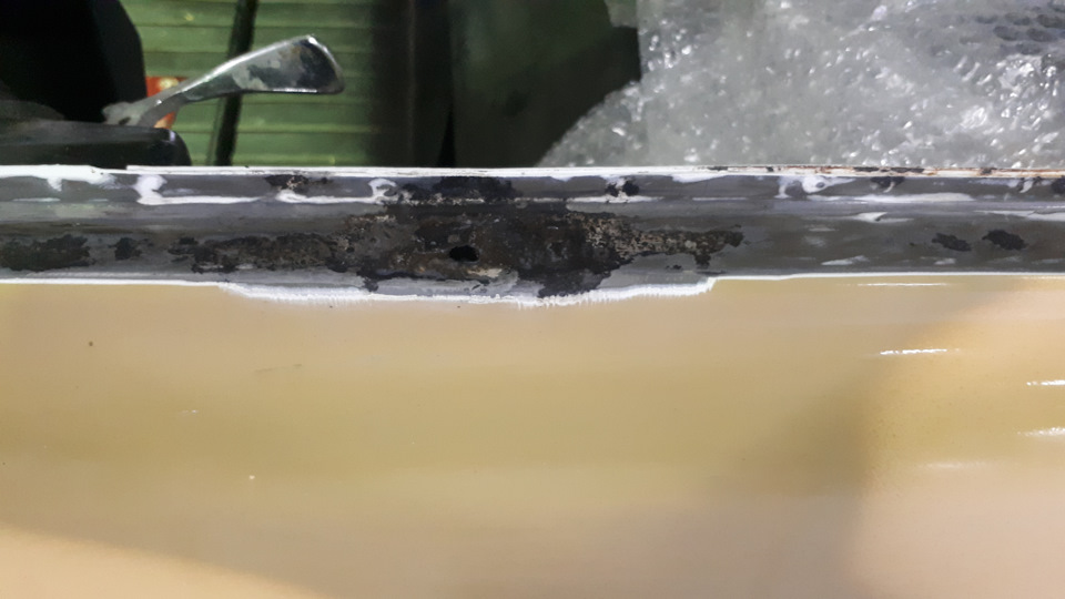 Коррозия под уплотнителями стекла — Lada 4x4 3D, 1,7 л, 2001 года ...