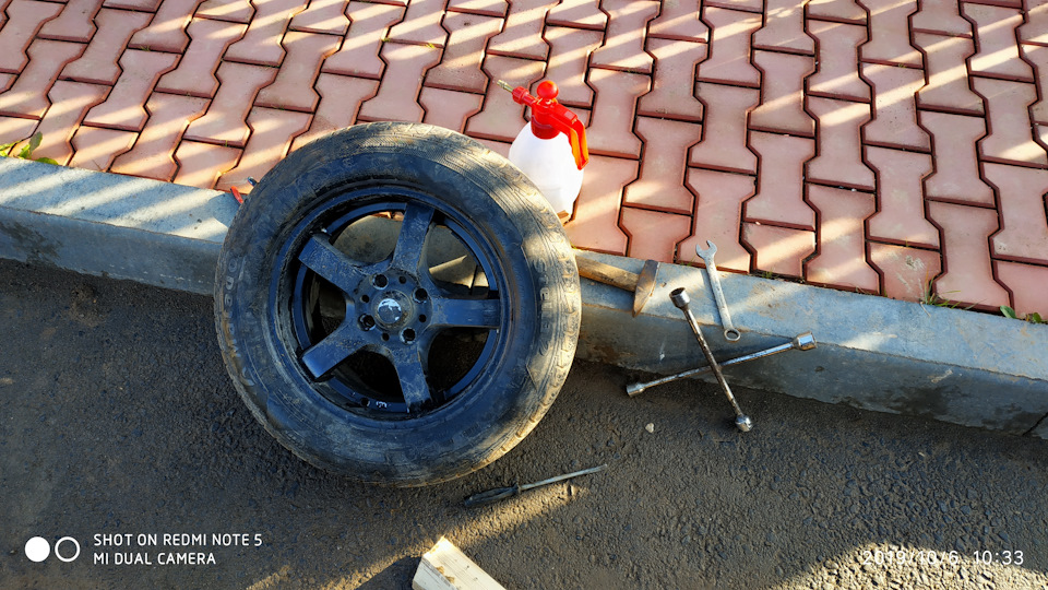 Проткнул колесо — Lada Приора хэтчбек, 1,6 л, 2010 года | шины | DRIVE2