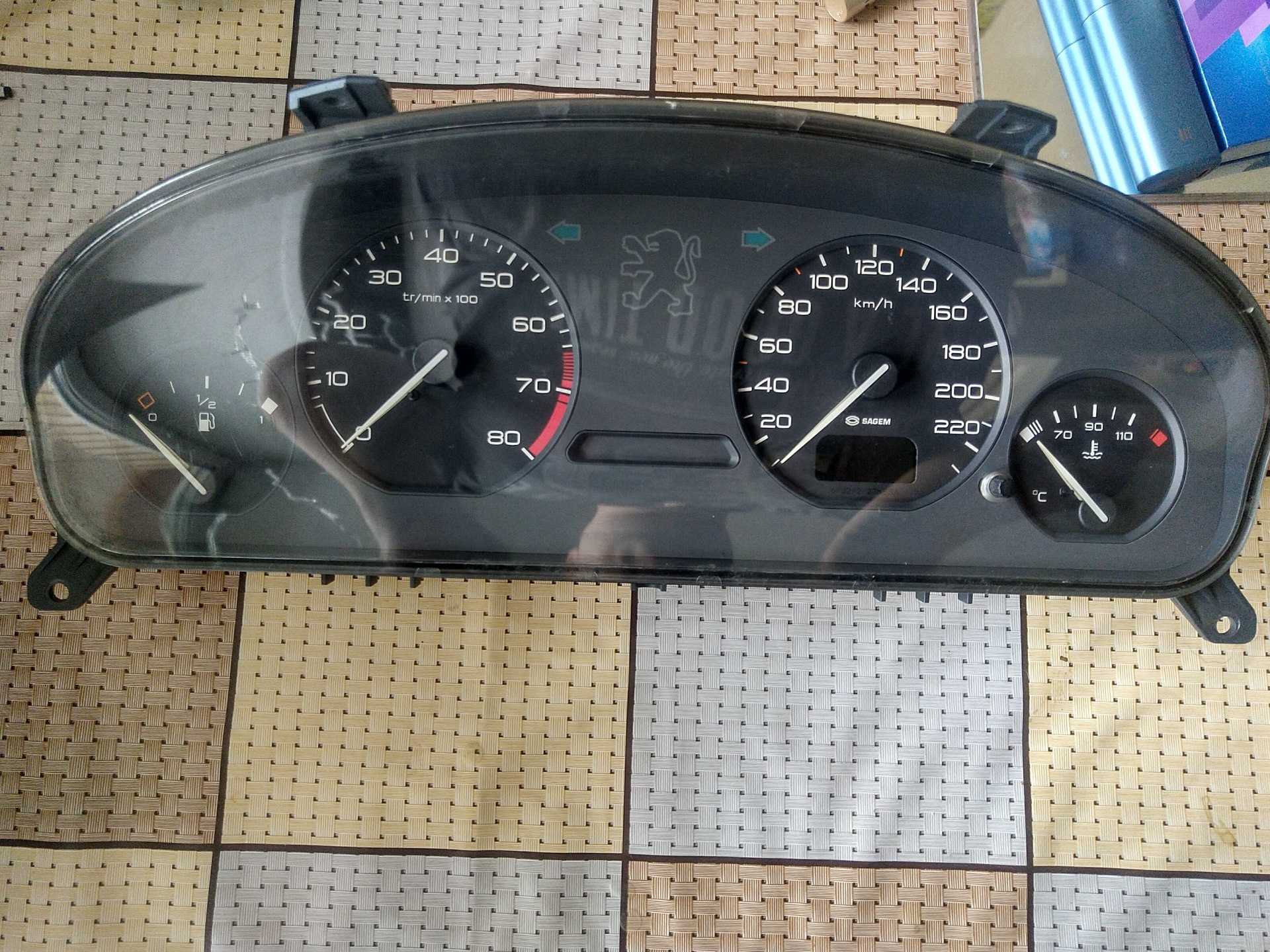 Приборная панель пежо 406. Панель Пежо 406. Приборка Пежо 406. Peugeot 406 панель приборов.