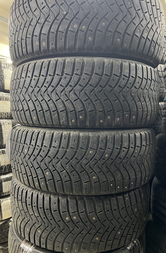 Шины зимние шипованные Michelin 255/55 R19 на Volkswagen Touareg (2G ...