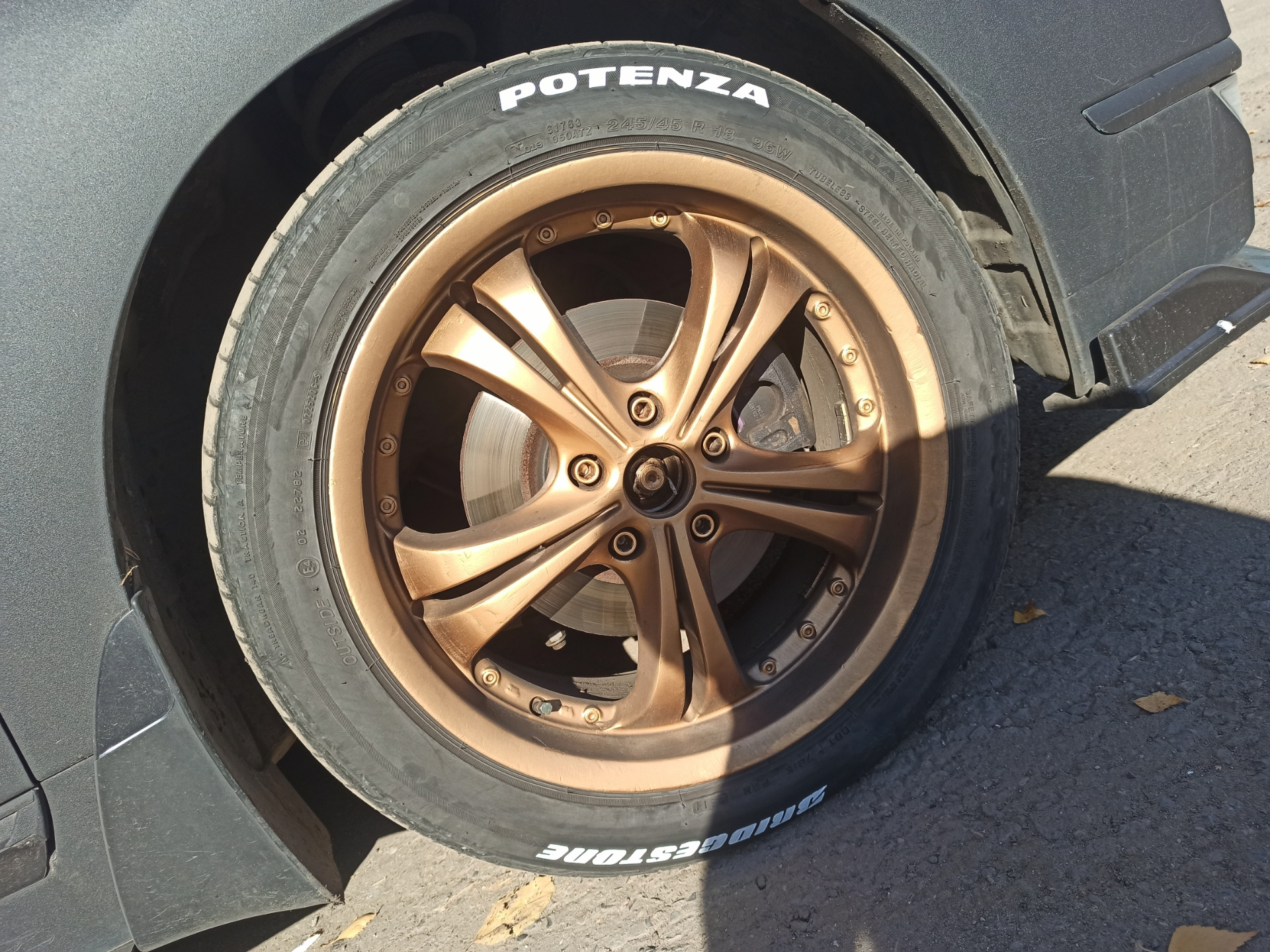 Надписи на колесах в белый🤍 — Nissan Teana (J31), 3,5 л, 2006 года ...