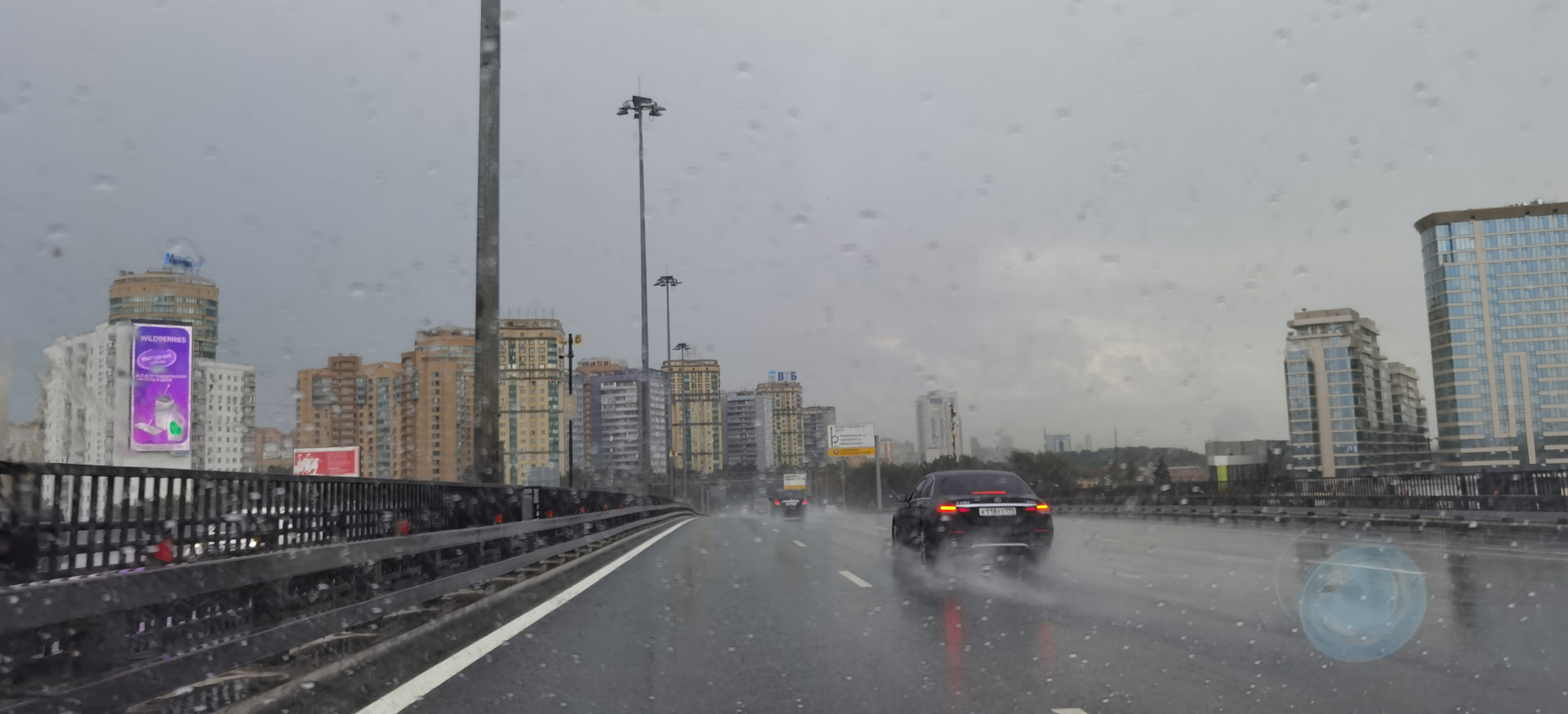 Сильные разводы на лобовом стекле в дождь.Как избавиться от масляной ...