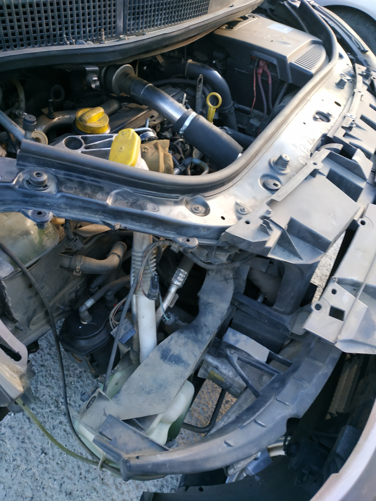 Вышел из строя ролик на генераторе и подшипники. — Renault Scenic II, 1 ...